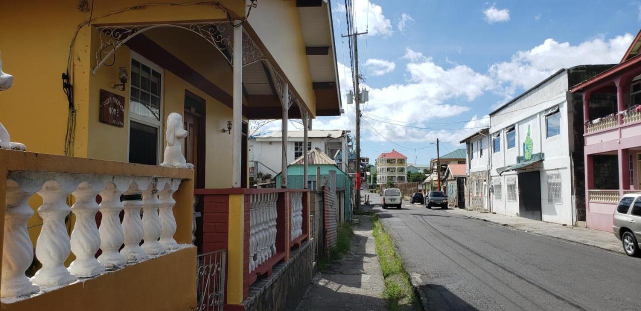 Roseau Hostel & Beach Front Property Bagian luar foto