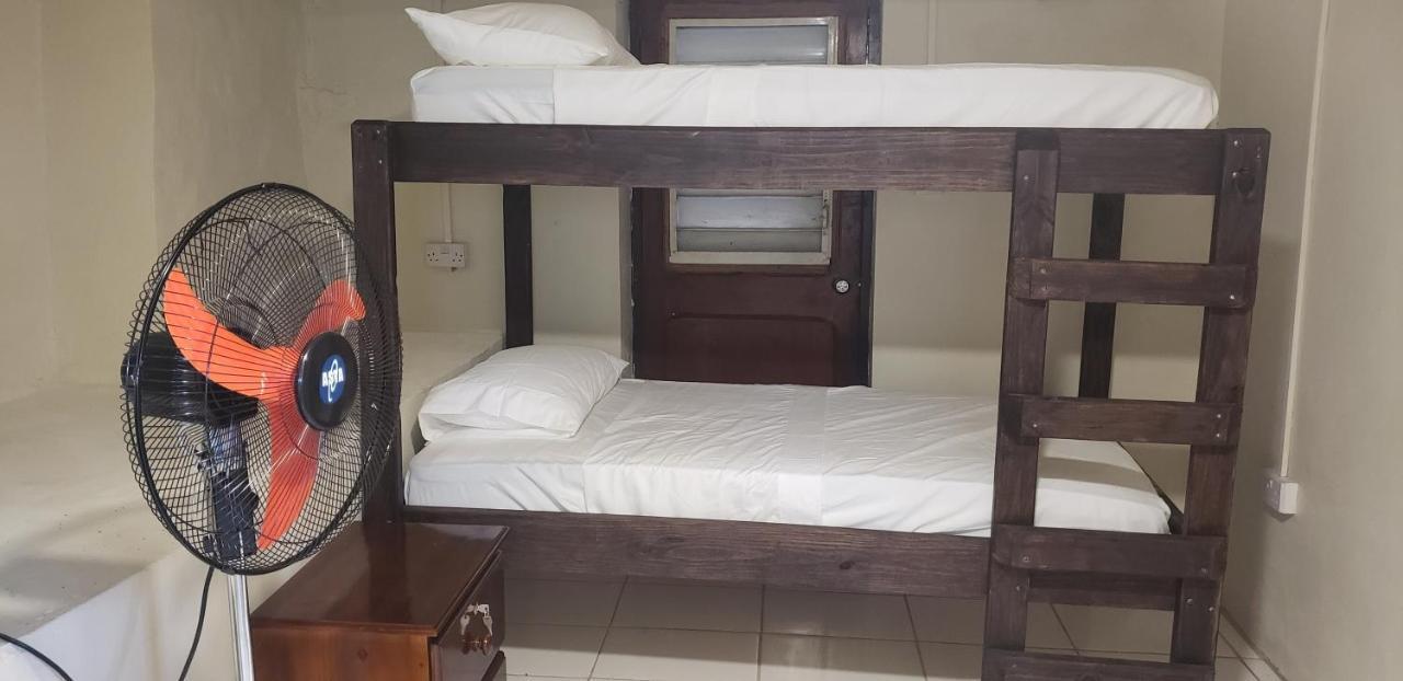 Roseau Hostel & Beach Front Property Bagian luar foto